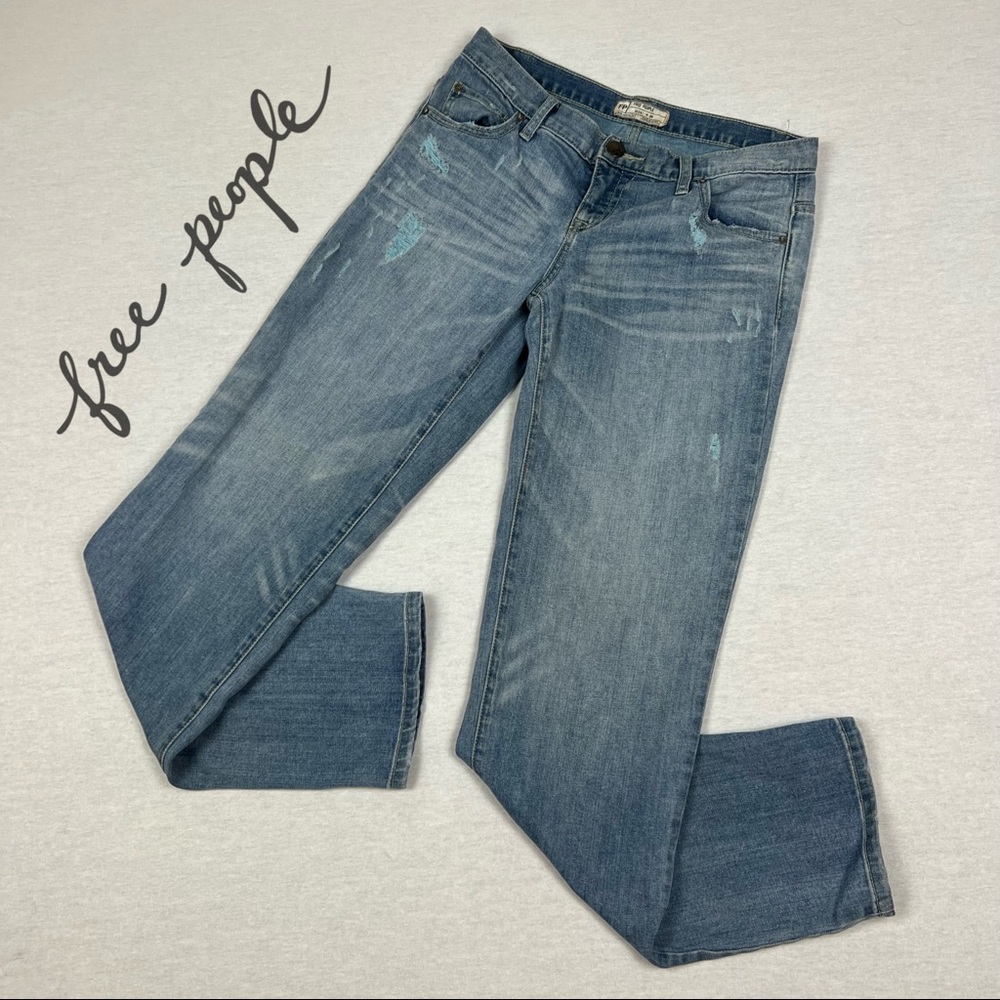 Unique Free People Frayed Blue Thread Distressed Light Wash Denim Blue Jeans